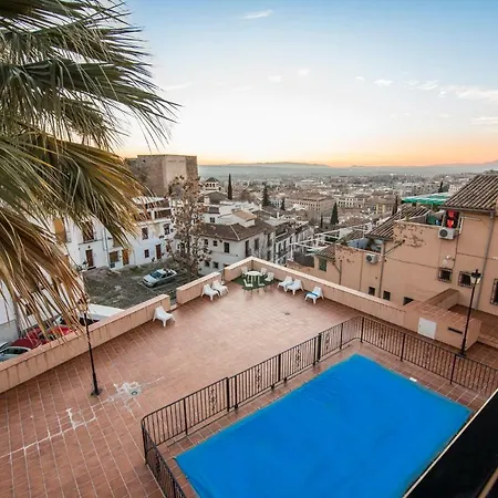 Casa De Alhacaba * غرناطة