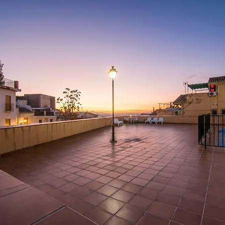 Casa De Alhacaba * غرناطة